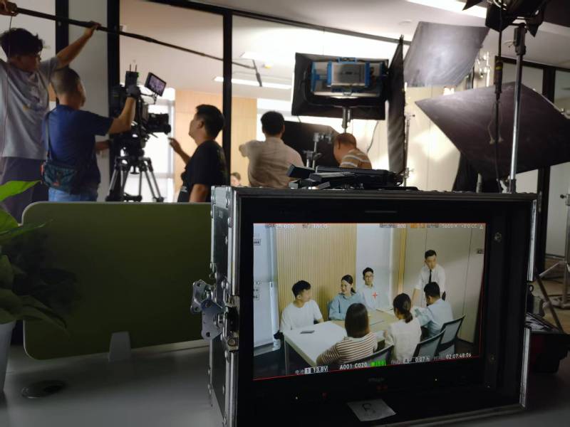 长子县TVC拍摄公司：科技产品视觉化大师，诠释未来感与功能美学